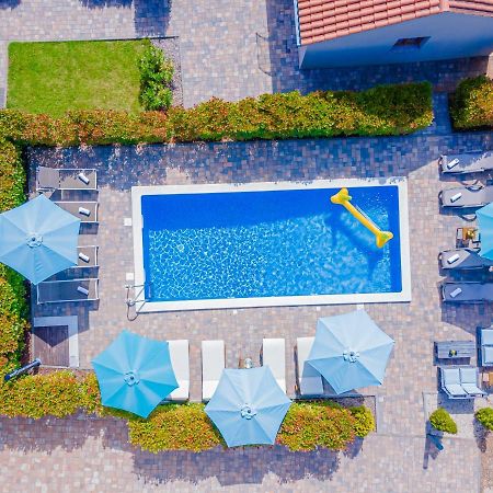 Guest House Flora Pazin Bagian luar foto