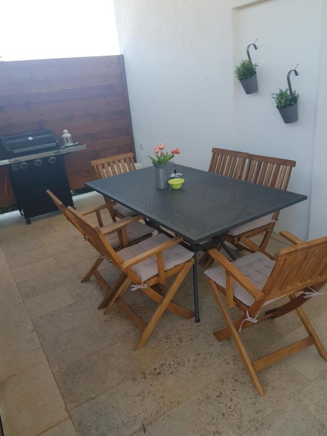 Guest House Flora Pazin Bagian luar foto