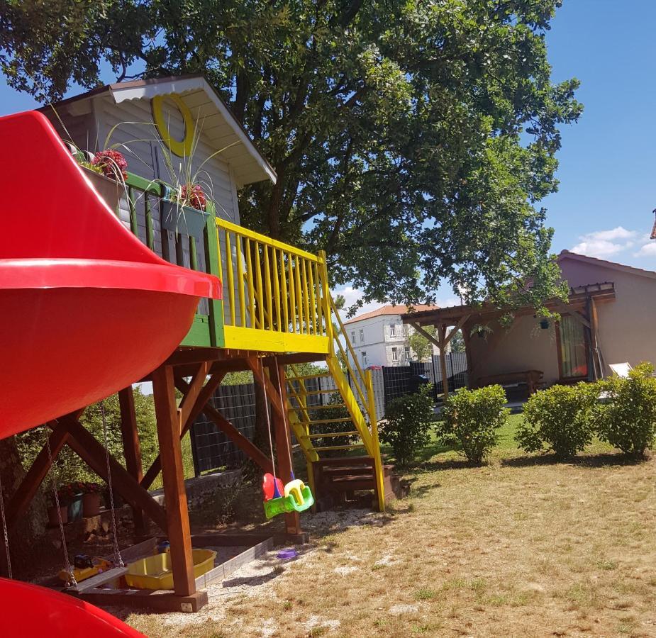 Guest House Flora Pazin Bagian luar foto