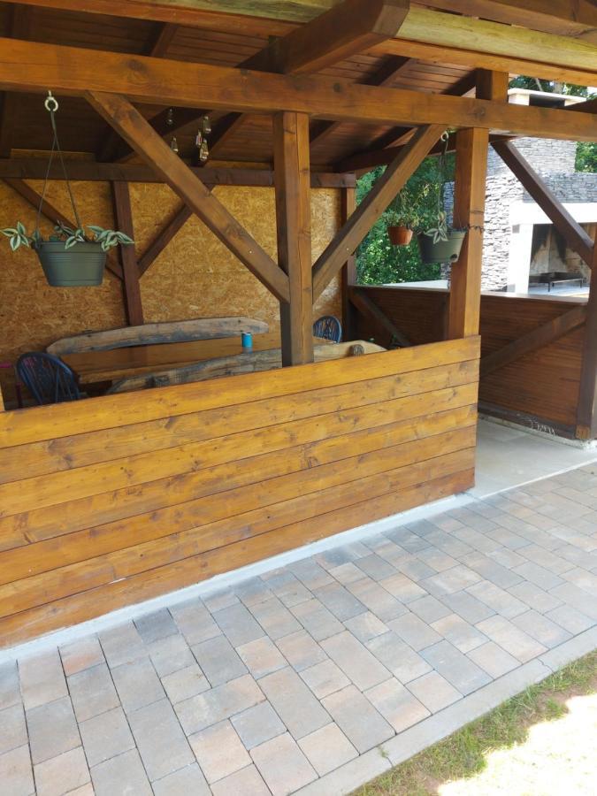Guest House Flora Pazin Bagian luar foto