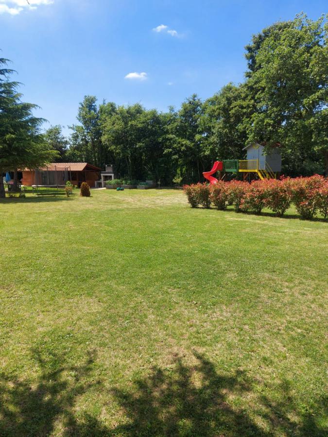 Guest House Flora Pazin Bagian luar foto