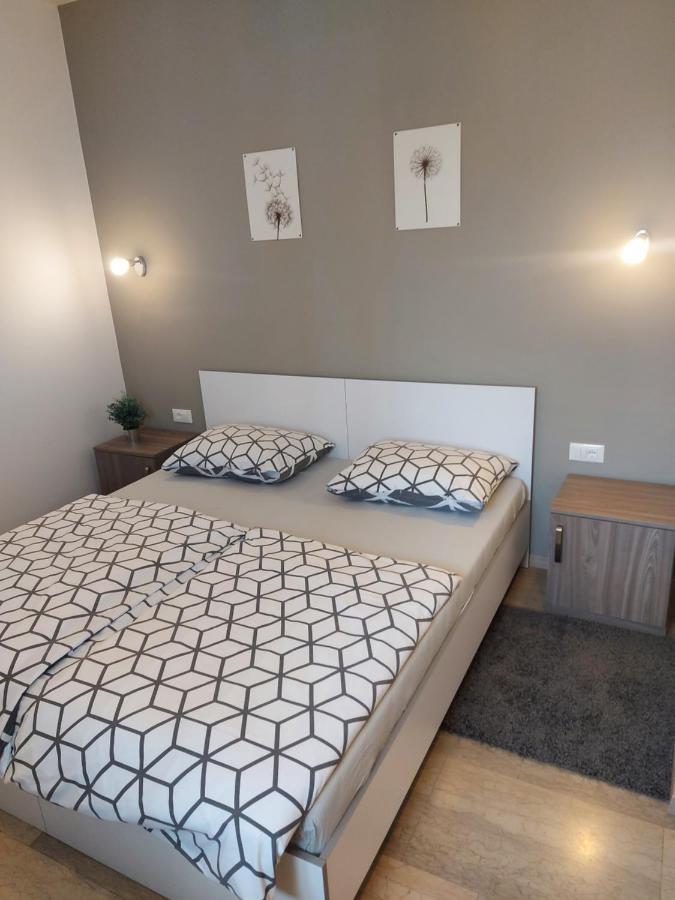 Guest House Flora Pazin Bagian luar foto