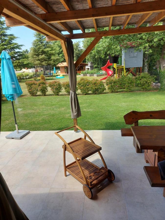 Guest House Flora Pazin Bagian luar foto