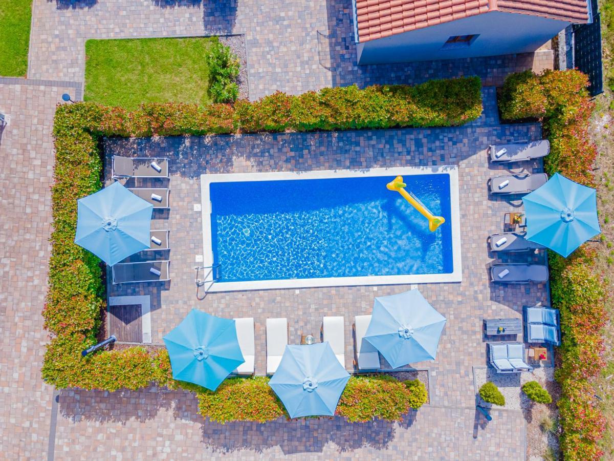 Guest House Flora Pazin Bagian luar foto
