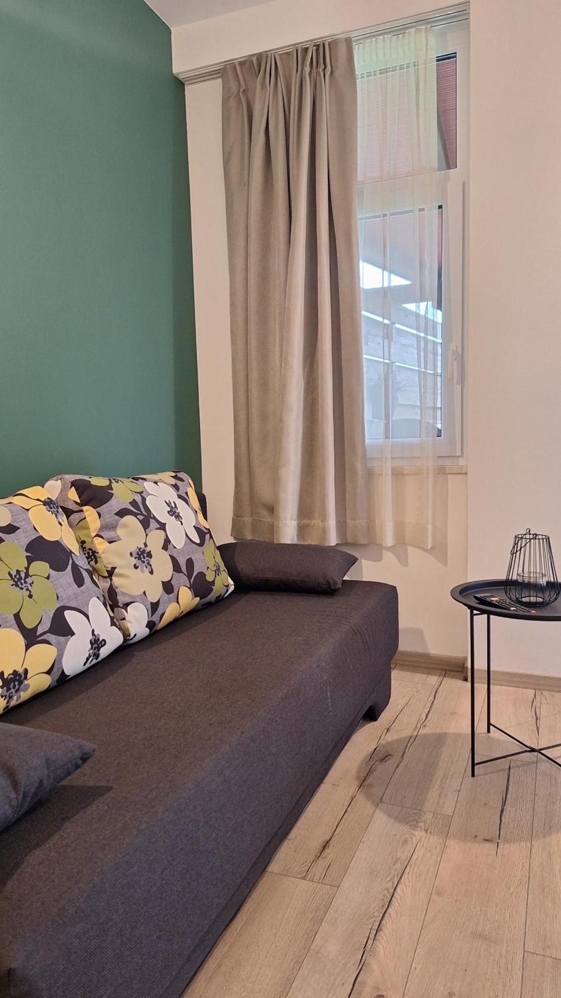 Guest House Flora Pazin Bagian luar foto