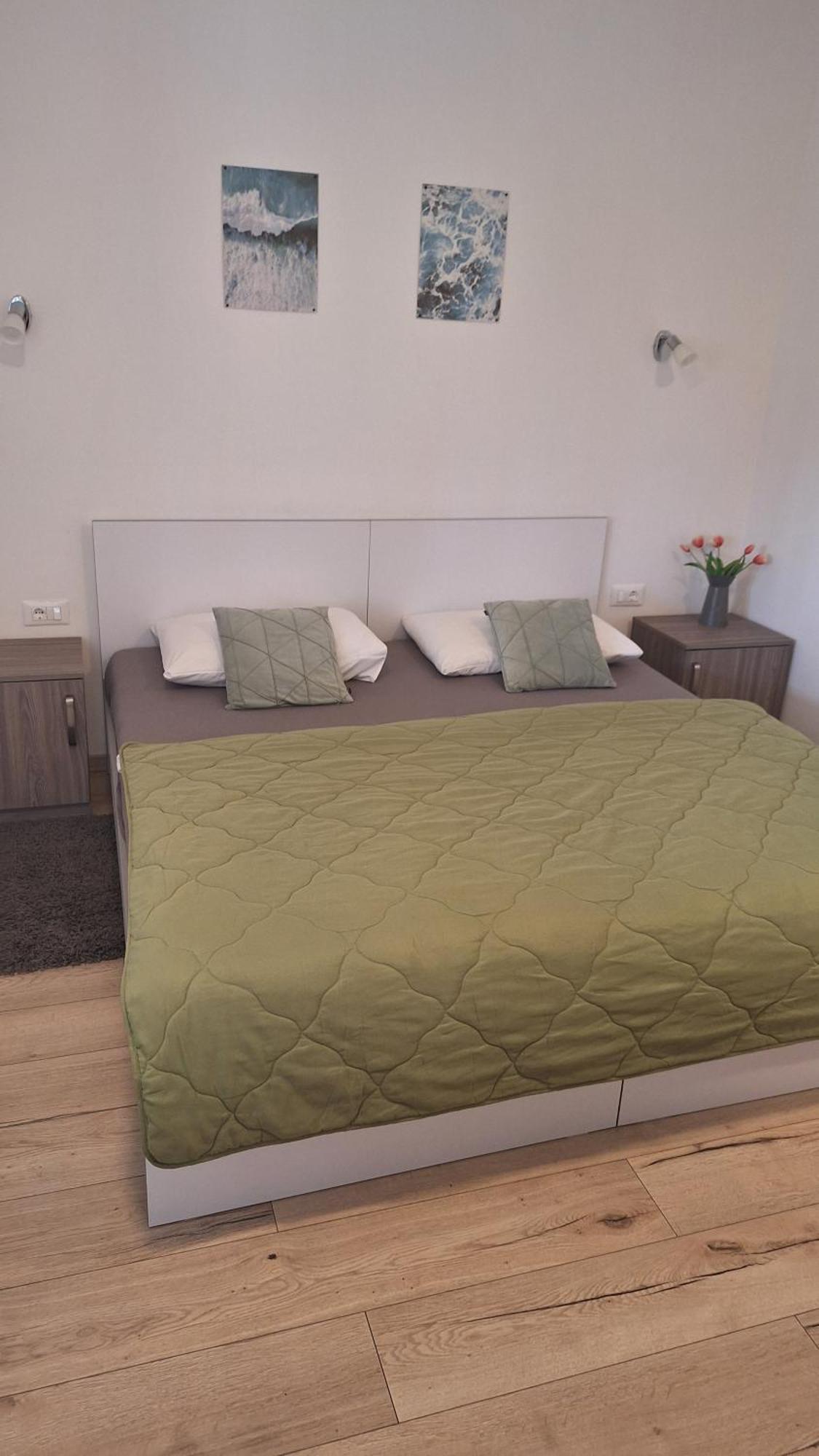 Guest House Flora Pazin Bagian luar foto