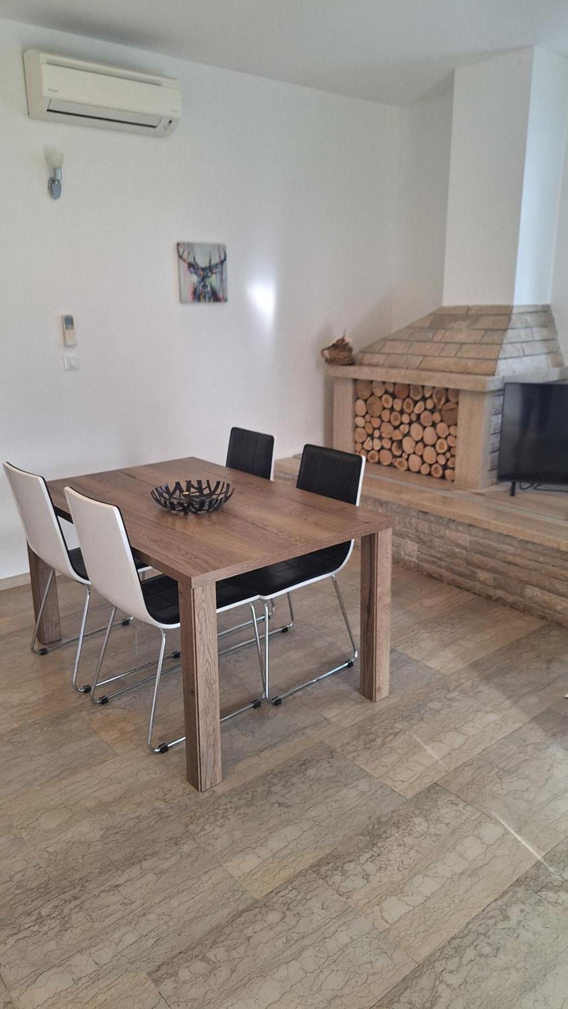 Guest House Flora Pazin Bagian luar foto