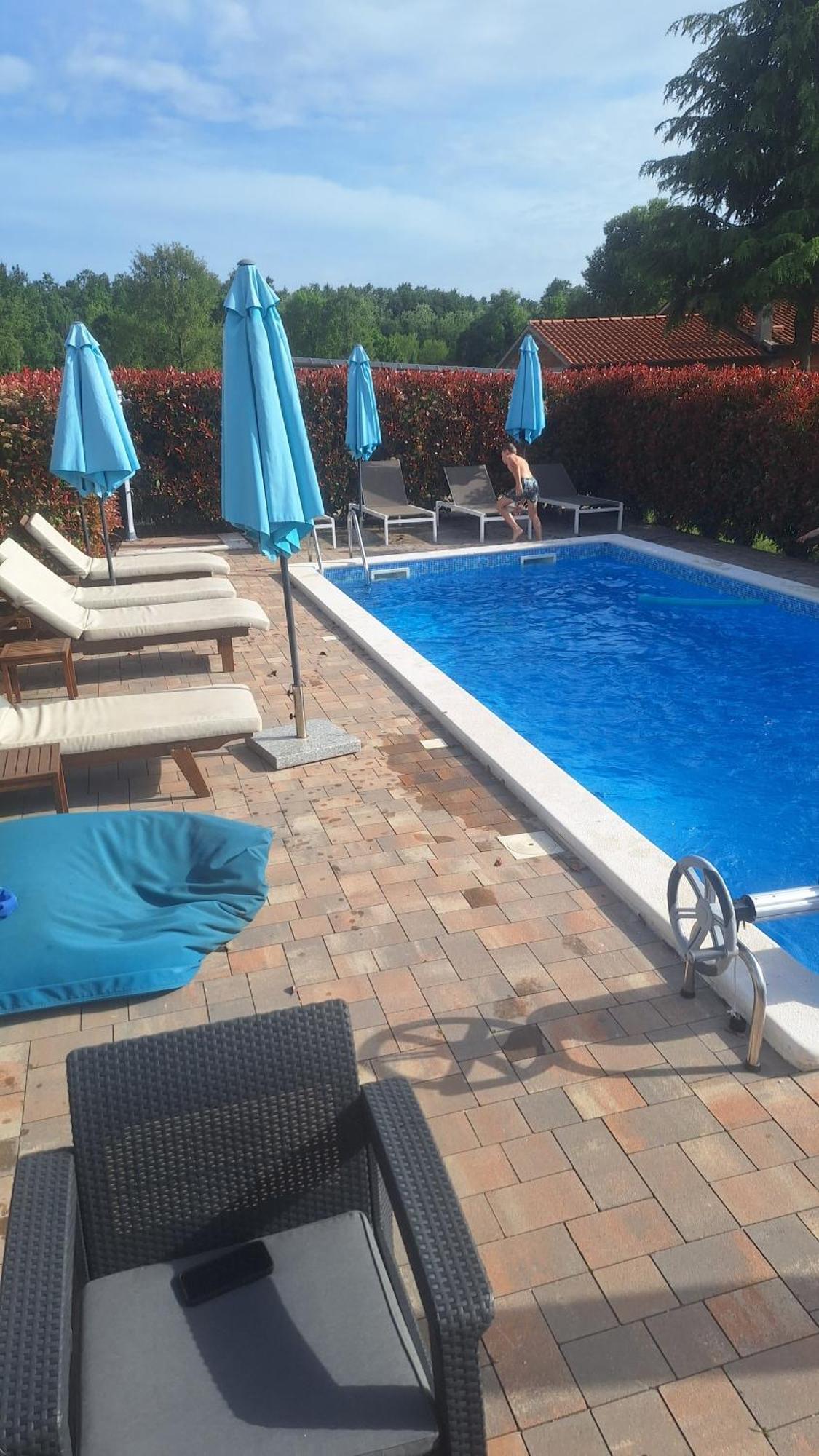Guest House Flora Pazin Bagian luar foto