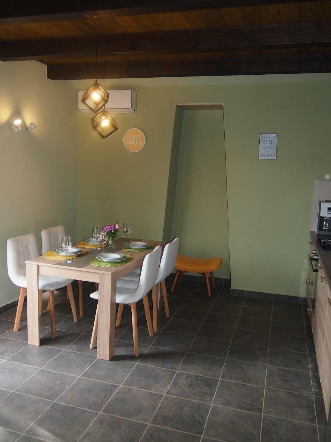 Guest House Flora Pazin Bagian luar foto